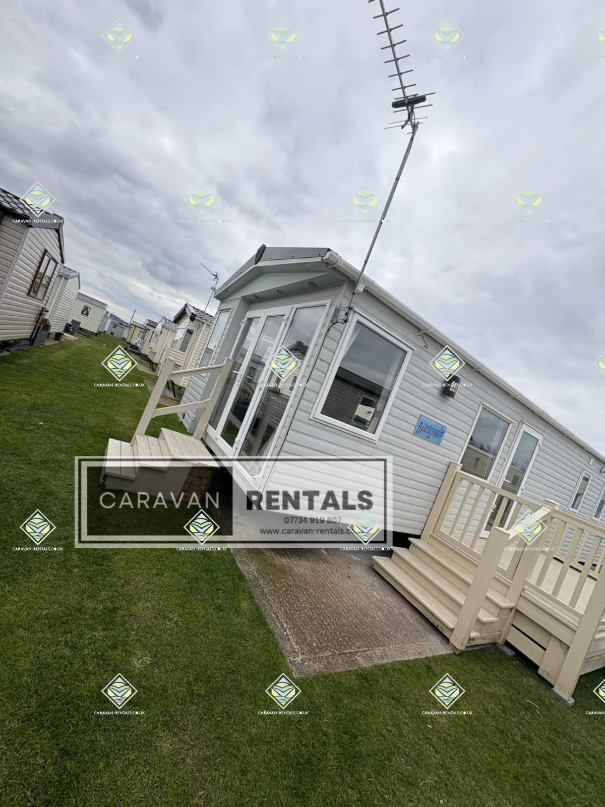 G11, Lyons Winkups, Towyn 3 Bedroom Caravan (Sleeps 8) with WiFi, Decking, Patio Doors & Dishwasher – Lyons Winkups, Towyn