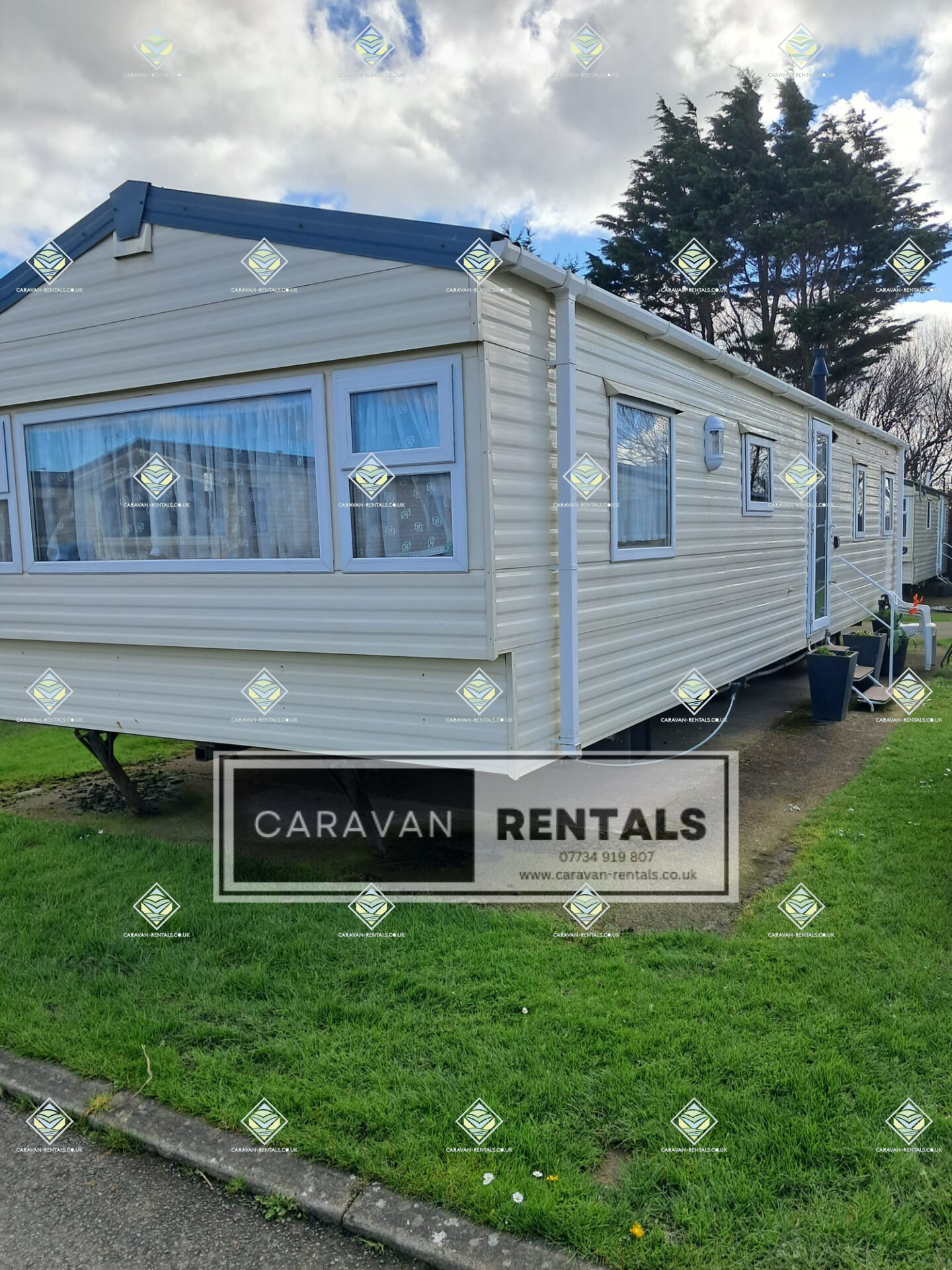 TP61 3 Bedroom Caravan (Sleeps 8) with WiFi, Pet Friendly, Air Fryer & Central Heating – Lyons Robin Hood